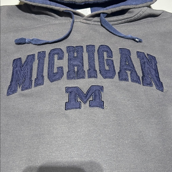 Stadium Athletics Michigan University Embroidered Hoodie (Men XL) - Picture 4 of 10